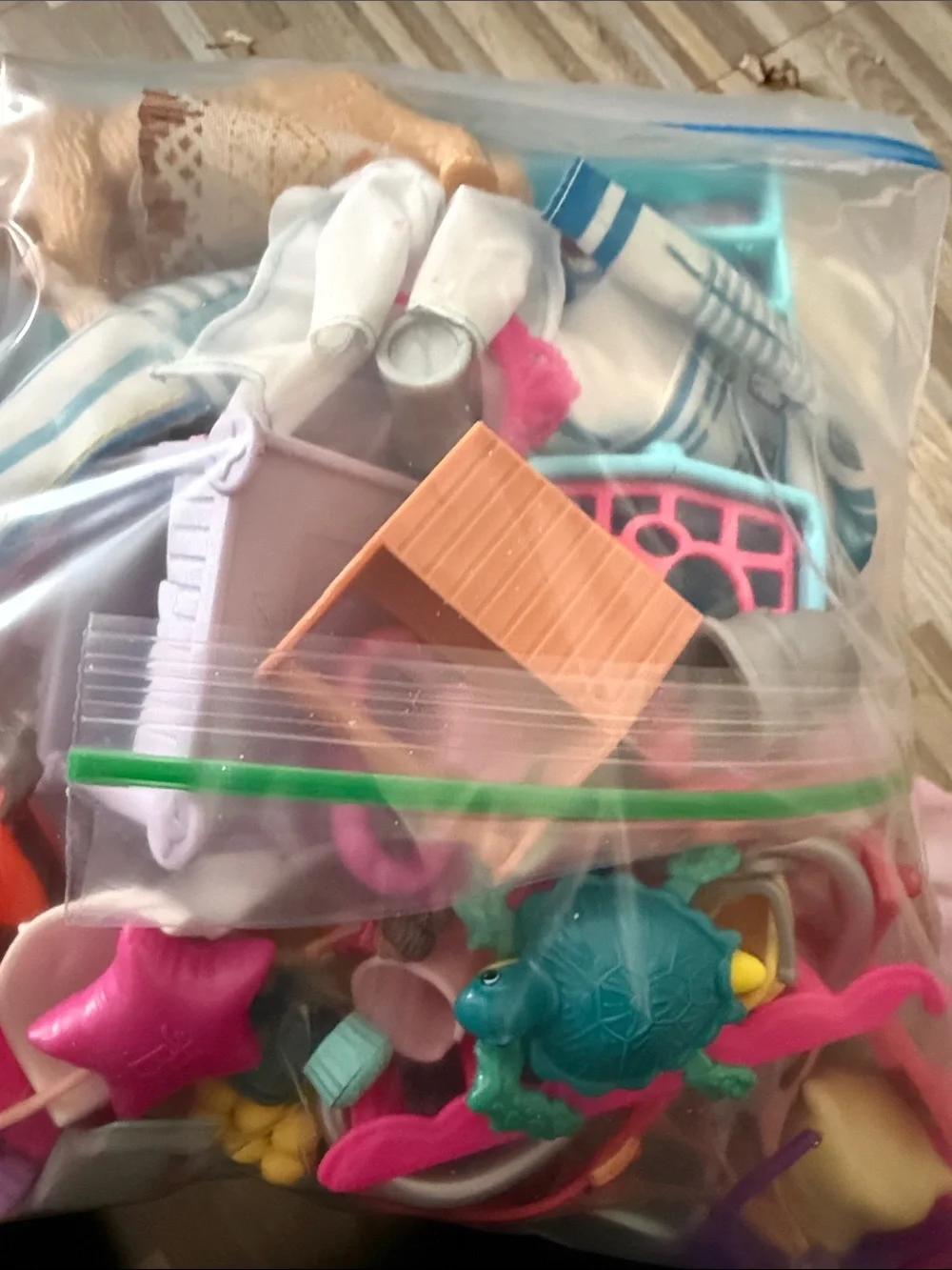 Lot of 2/ bags of Barbie/skipper accessories - Picture 3 of 3